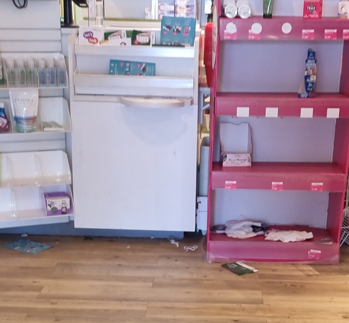 Debbs78hc's tweet photo. @LloydsPharmacy come on Lloyd's Barry .... stood here for 23 mins already with 10 other people inside the shop and not even an acknowledgement. Just lots of laughter &amp; chatting from you in the back. Floor is filthy too! https://t.co/M5O474cv5p