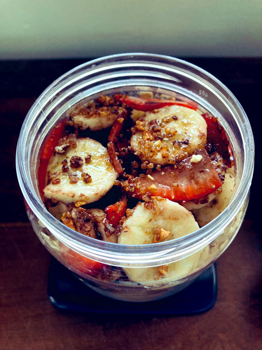 TomesReader's tweet image. #Oatnotes #Oatgloats
Back to life, back to oat reality 
Nanananananana very berry strawberry on mushy oats with them nuts