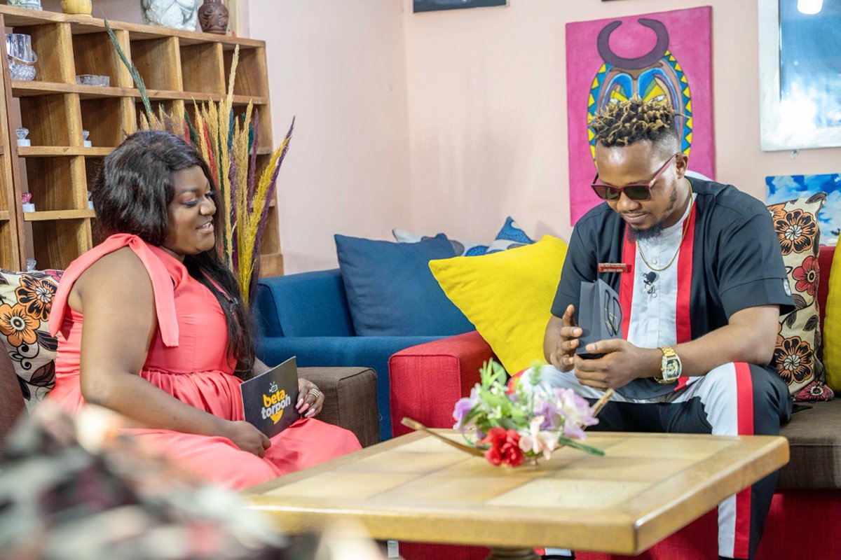 betamerch237's tweet image. Cameroon’s Fresh King(@FreshkingDanny) was gifted a #BetaMerch phone pop socket, on set of @betatorpoh🇨🇲

Keep shopping @betamerch237 

Shop online: betamerch237.com 
Or DM