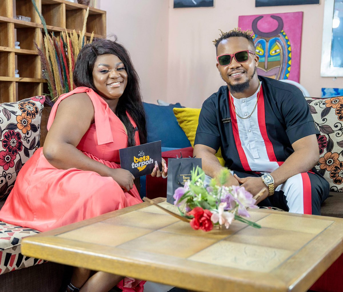 betamerch237's tweet image. Cameroon’s Fresh King(@FreshkingDanny) was gifted a #BetaMerch phone pop socket, on set of @betatorpoh🇨🇲

Keep shopping @betamerch237 

Shop online: betamerch237.com 
Or DM