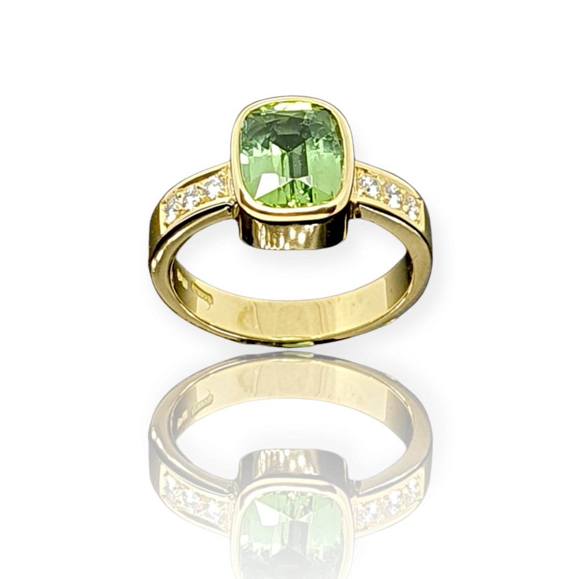 Handmade Green Tourmaline and Diamond 18ct yellow gold. What more is there to say!!!
💚💚💚💚
#goldsmithireland #bespokejewellery #madeinireland #handmadeinireland #designireland #righthandring #dccoi #shoplocalireland #buylocalireland #madelocal #Nenagh #tipperary #mtwjewellery