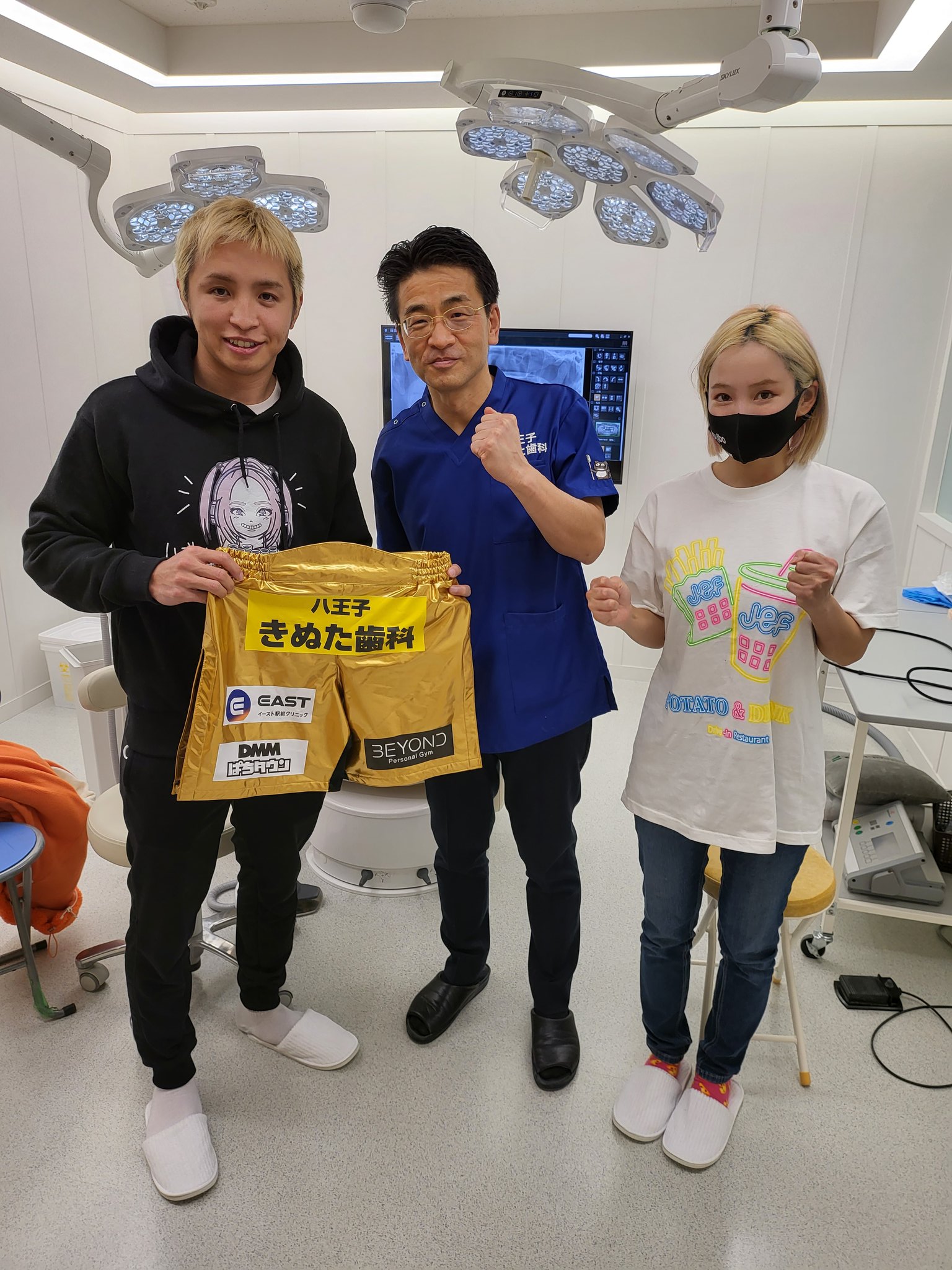 きぬた歯科 西八王子 本日 ｒｉｚｉｎ３３に出場した久保優太選手が挨拶に来てくれました 八王子きぬた歯科は今後も久保選手を応援致します 久保優太 きぬた歯科 ｒｉｚｉｎ T Co 446usobylu Twitter