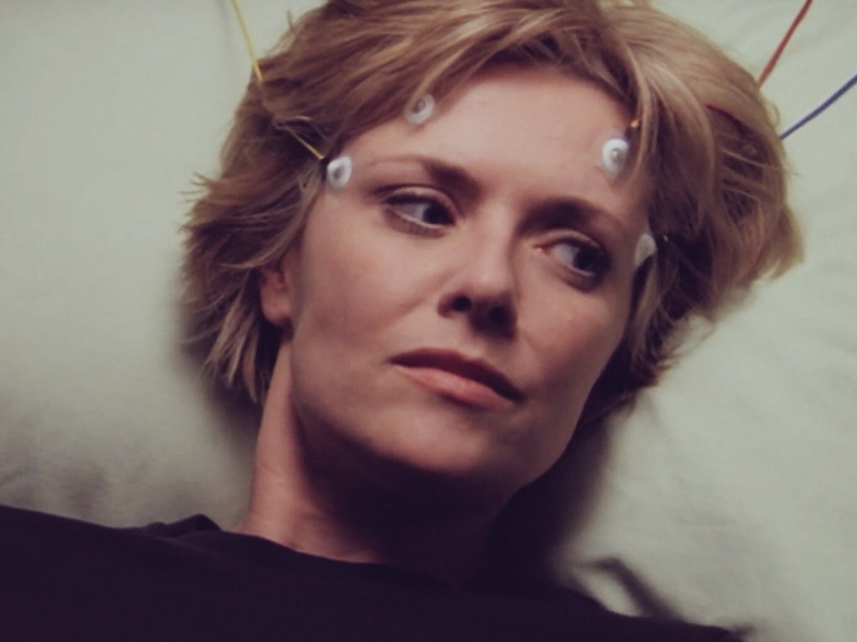 rsundayr's tweet photo. These two &amp; their infirmary romance ❤️‍🩹

#DailyDistraction #StargateSG1 #WeWantStargate #JackandSam https://t.co/UeDTu94SAK