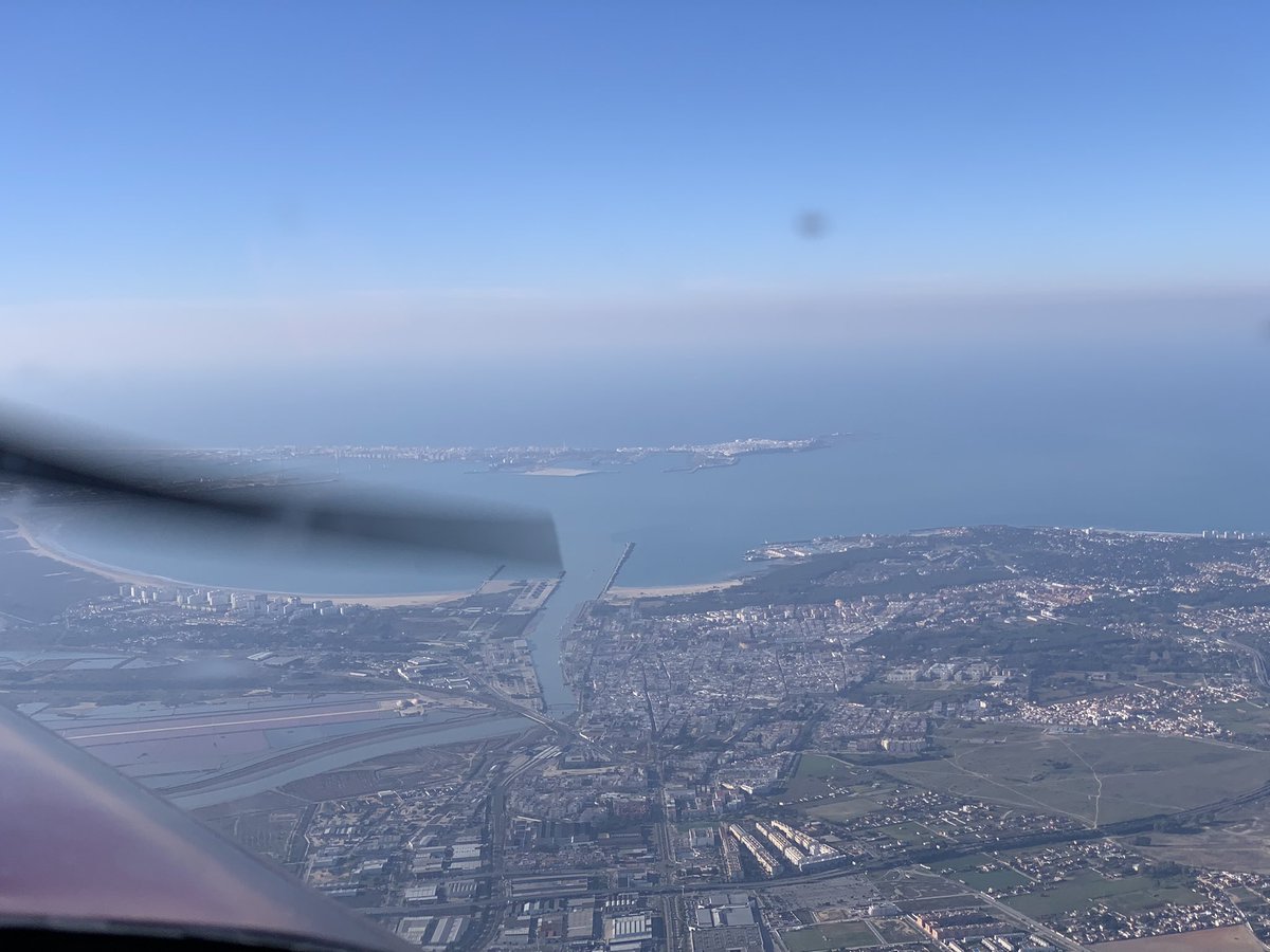 EMoresco's tweet photo. Un poquito de sobrevuelo de la bahia de Cádiz @controladores https://t.co/qH6seJzWgp