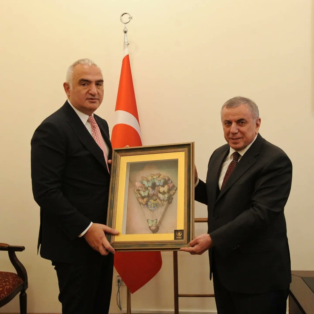 Mardin Milletvekilimiz Sayın Şehmus Dinçel ile birlikte Kültür ve Turizm Bakanımız Sayın Mehmet Nuri Ersoy’u ziyaret ederek planlanan ve devam eden projelerimiz hakkında istişarelerde bulunduk. Göstermiş oldukları yakın ilgi ve alakalarından dolayı teşekkür ederim.