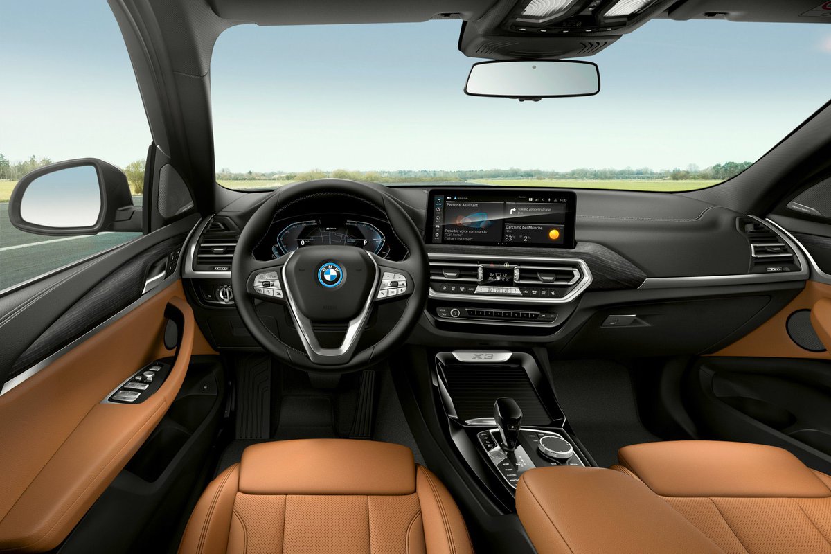 CRP_India's tweet photo. .@bmwindia launches 2022 X3 SUV in India

2022 #BMWX3 SUV has been launched at a starting price of ₹59.90 lakh (ex-showroom) for the X3 xDrive30i SportX Plus trim and ₹65.90 lakh (ex-showroom) for the X3 xDrive30i M Sport trim.

#bmwx3facelift #bmw https://t.co/GFpBefjp5u
