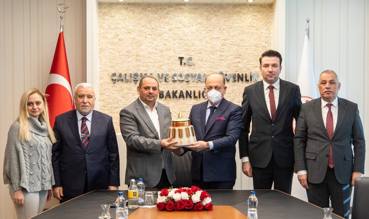Yunus_Degirmenc's tweet photo. Çalışma ve Sosyal Güvenlik Bakanı Sn Vedat Bilgin'i Genel Yönetim Kurulumuzla makamında ziyaret ettik. Çalışma hayatında yapılan düzenlemeler ve ülkemiz ekonomisindeki geli��meler başta olmak üzere birçok konuda istişarede bulunarak, emekçiler adına beklentilerimizi dile getirdik https://t.co/gkAfEc0qUq