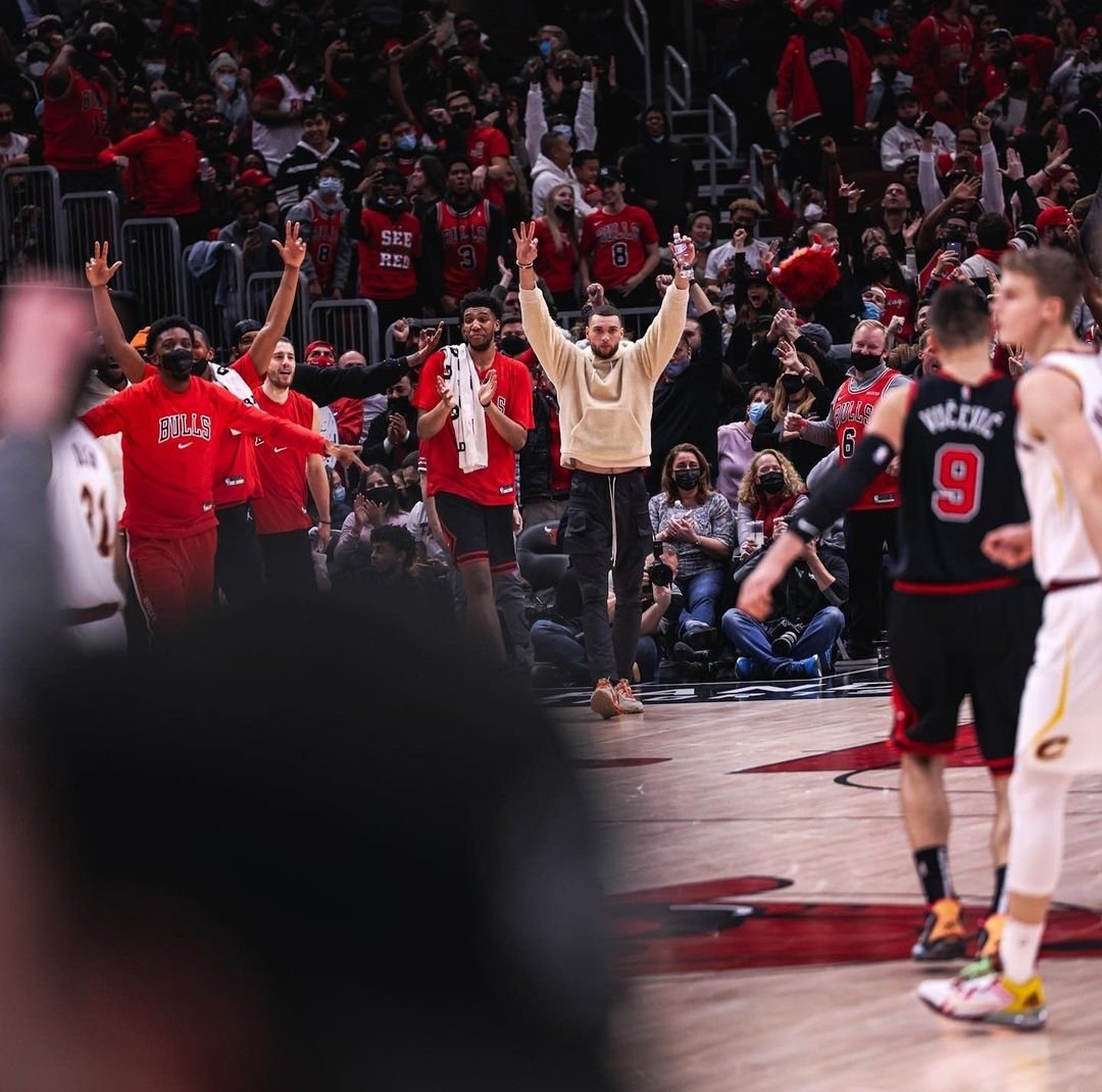 F1Zachary's tweet photo. Voting will conclude on January 22. Lets continue voting for #ZachLaVine for #NBAAllStar starter https://t.co/bPgIv0QXHh