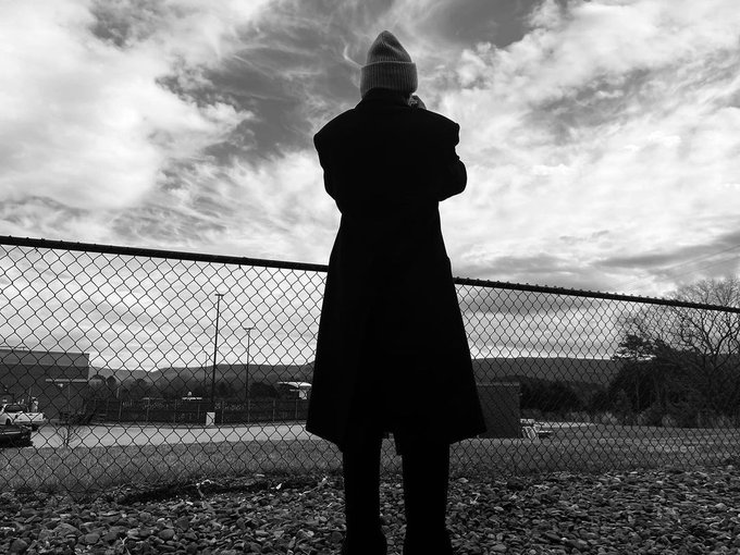 hanyuvjin's tweet photo. New landscape: unlocked! Bringing you back another #Hongstagram to colour your day despite the only colour it has are black and white only. https://t.co/WszorZRwP9