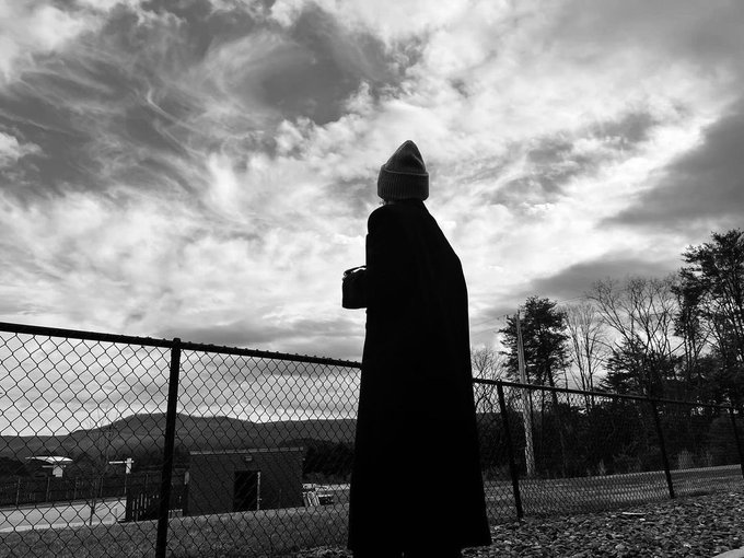 hanyuvjin's tweet photo. New landscape: unlocked! Bringing you back another #Hongstagram to colour your day despite the only colour it has are black and white only. https://t.co/WszorZRwP9