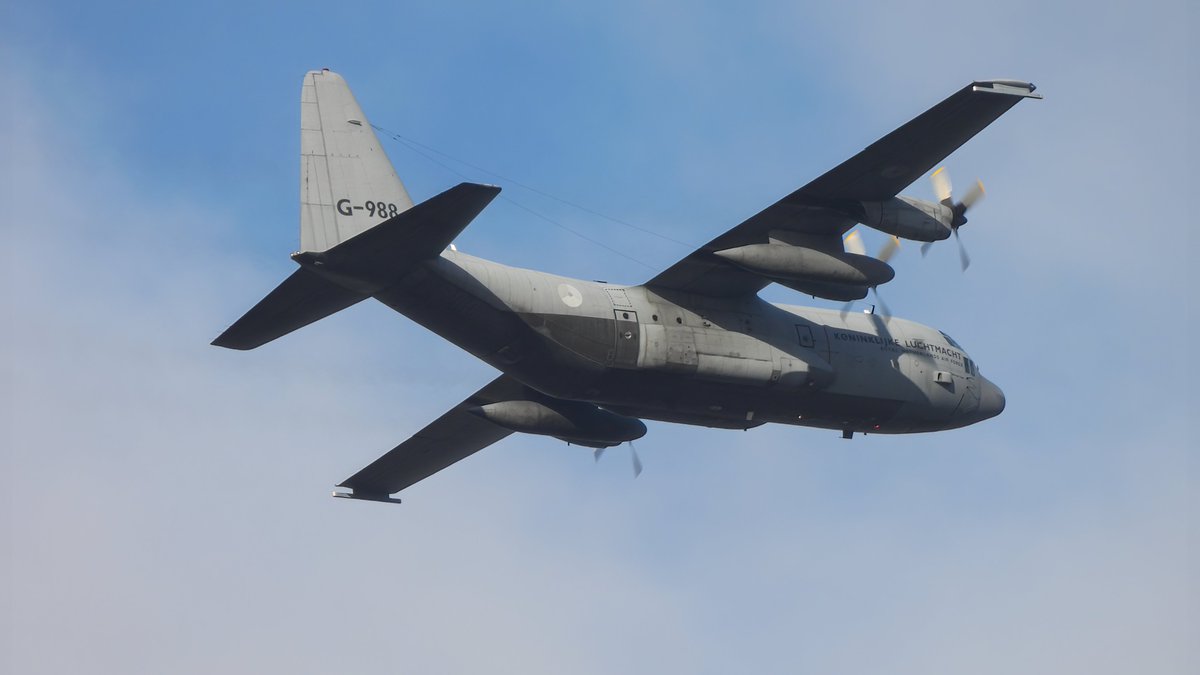 EHEH_Spotter's tweet photo. 🇳🇱Royal Netherlands Air Force Lockheed C-130H Hercules (G-988, #480C06) as flight #ROGUE11 departure 03  (runway-track 03 @ 2000 feet #garden)

#NLspot https://t.co/PPy87vXGjU