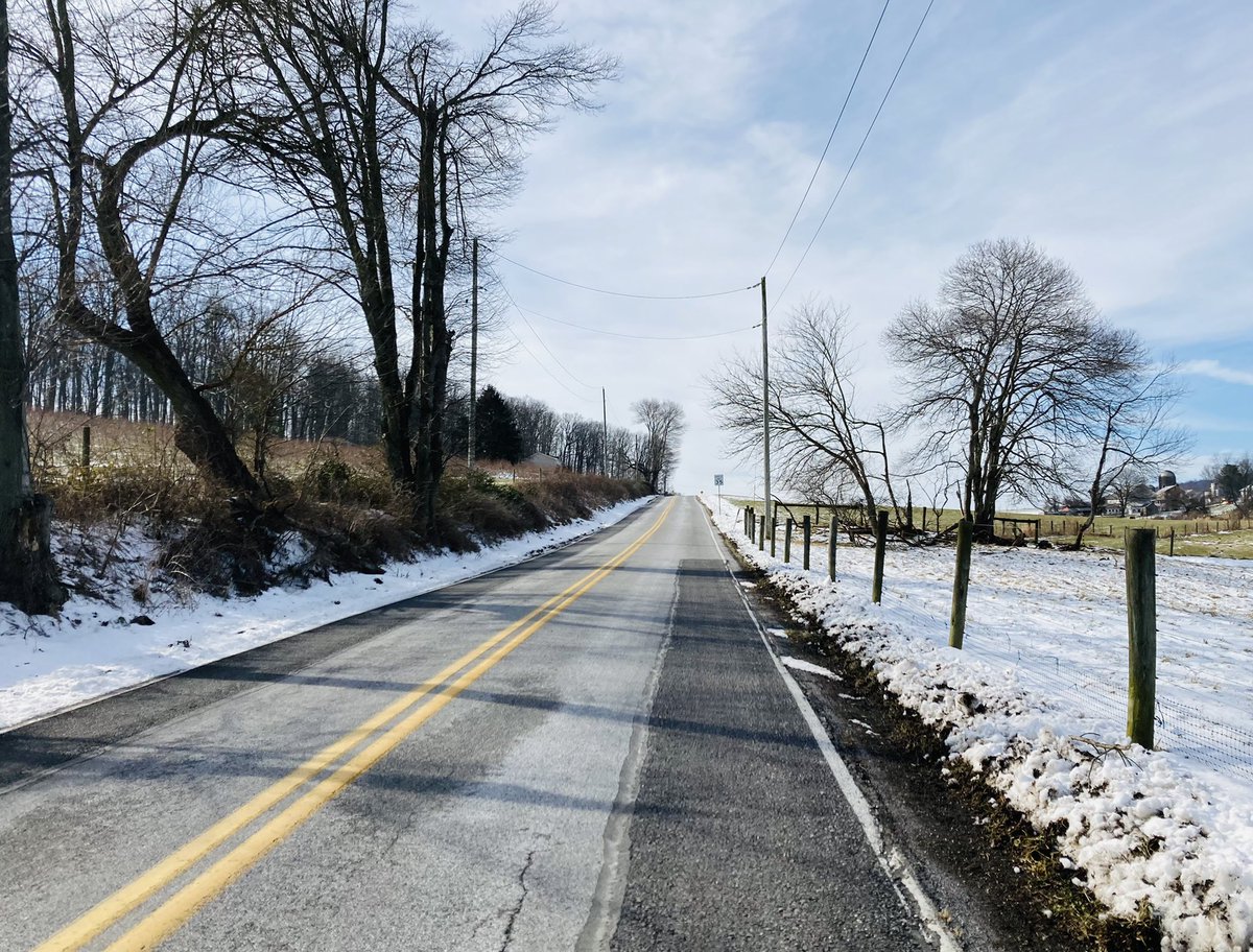 PhilRotz's tweet image. One 120km ride in, very impressed with the Arctic 3 Overshoe from @galibiervelo — well thought out, well-executed, and reasonably priced.