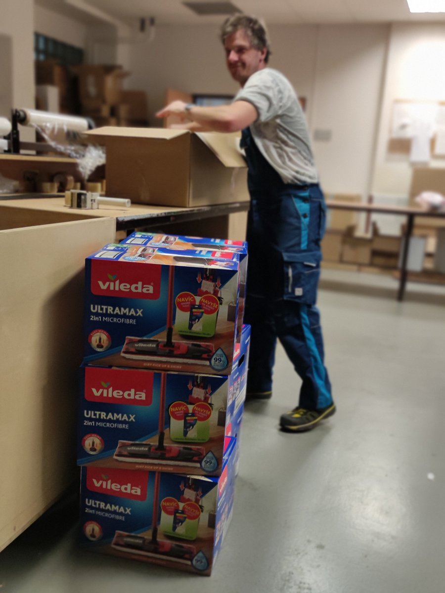 Fulfillmentové služby poskytujeme také například e-shopu Vileda. Výrobce kvalitních úklidových produktů je naším obchodním partnerem již od roku 2011. Distribuci poskytujeme nejen pro celou Českou republiku, ale od roku 2015 vyřizujeme objednávky také na Slovensko. #Vileda