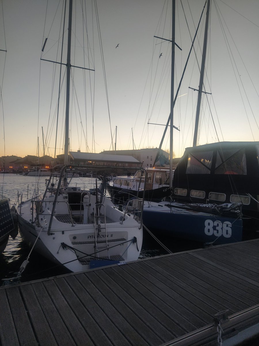 Hatyhem2's tweet photo. France à Martigues https://t.co/qWuovYgrty