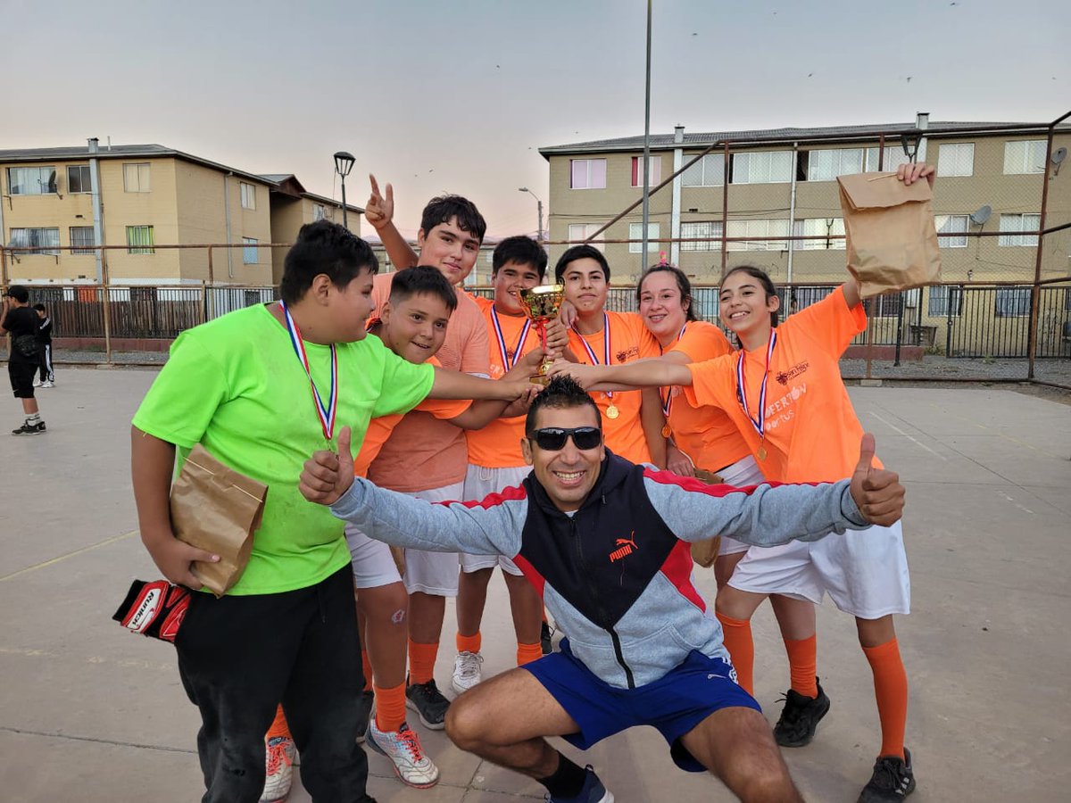 borisaedot's tweet photo. La felicidad de los niñas y niños es lo primero y por ello como Instituto Ofelia Vicuña nuestra prioridad se centrará en llevar deporte y cultura a todos los espacios del Valle del Aconcagua #masdeporte #mascultura #bibliotecapopular #escuelasdeportivas https://t.co/UZQjWilBql