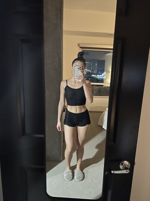 Goodnight twitter https://t.co/c9oDD5Mfn2