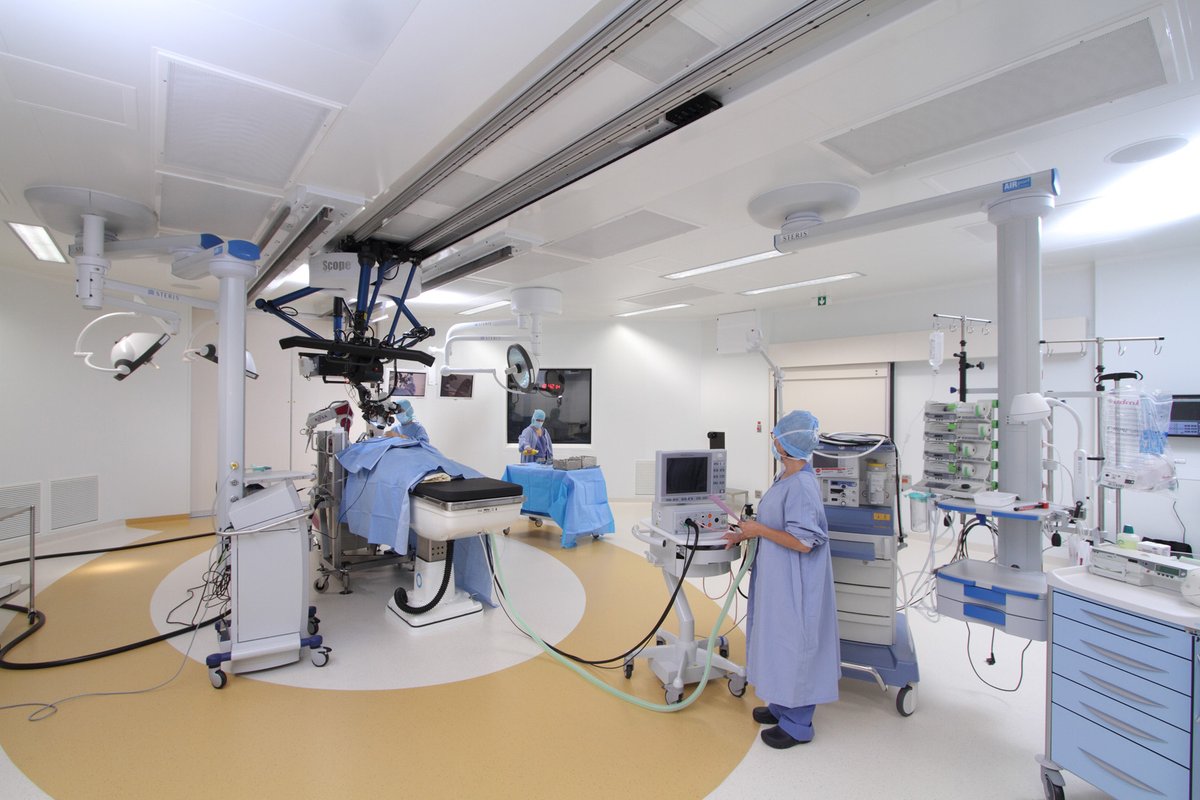 ClinatecFDD's tweet image. #Jeudiphoto 
En vous présentant le bloc opératoire du @CHU_Grenoble au sein de #Clinatec !