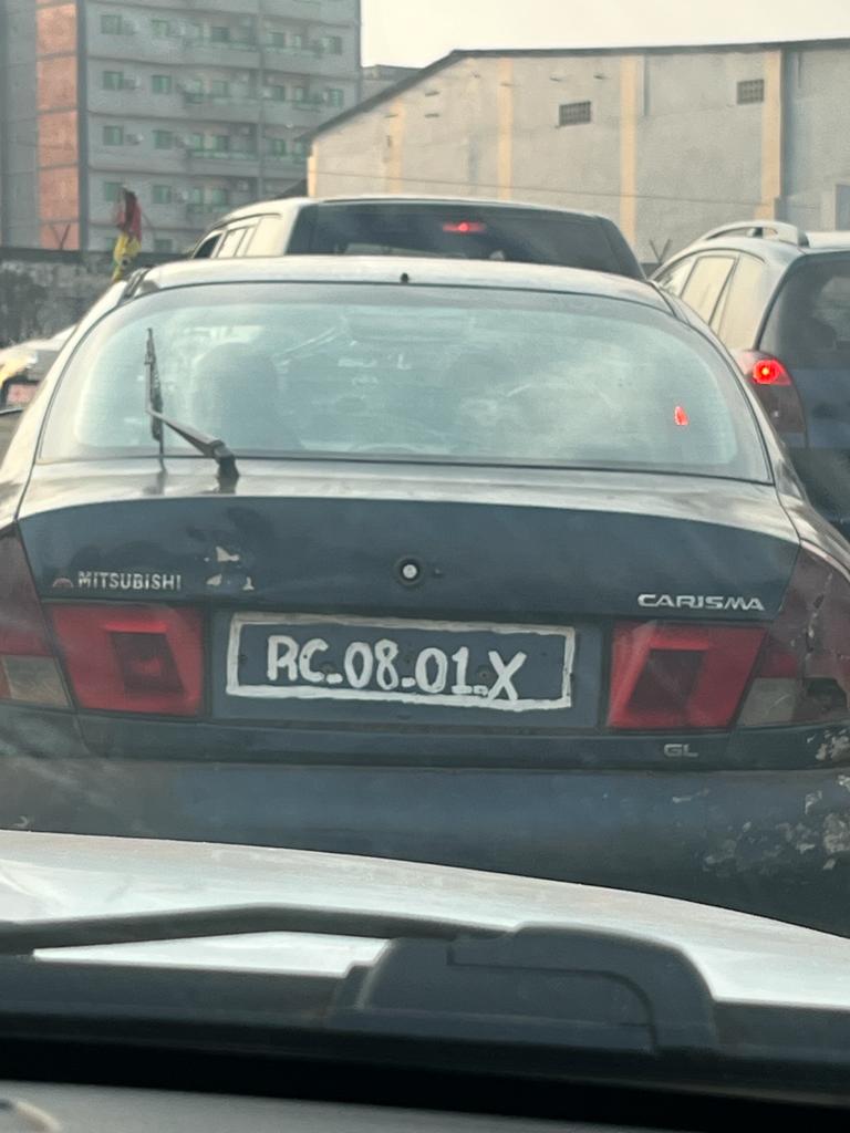 FabiKabele's tweet photo. Quand tu penses avoir tout vu et que conakry te dit attends j'ai pleins de surprises pour toi😭 les plaques d'immatriculations même sont étonnés 🤣🤣 https://t.co/x5C9WbyOx4