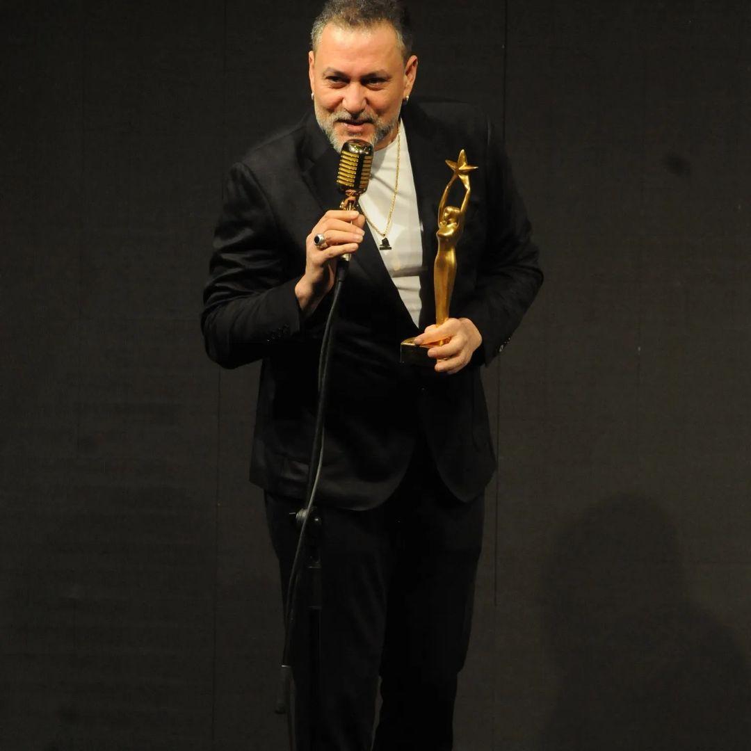 Müzisyen ✌️🎶♥️ <a href="/HsnSnlndrc/">Hüsnü Şenlendirici</a>
📸 <a href="/KanalD/">Kanal D</a>