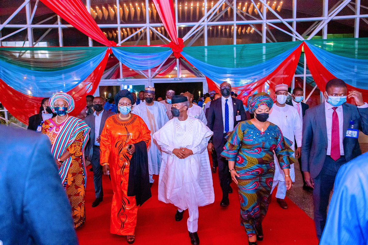 National Coalition of APC Women to Prof Osinbajo👇

"Nigerian women believe in the candidature of Osinbajo, a man whose credibility, objectivity and intellectual capacity have been proven over time."