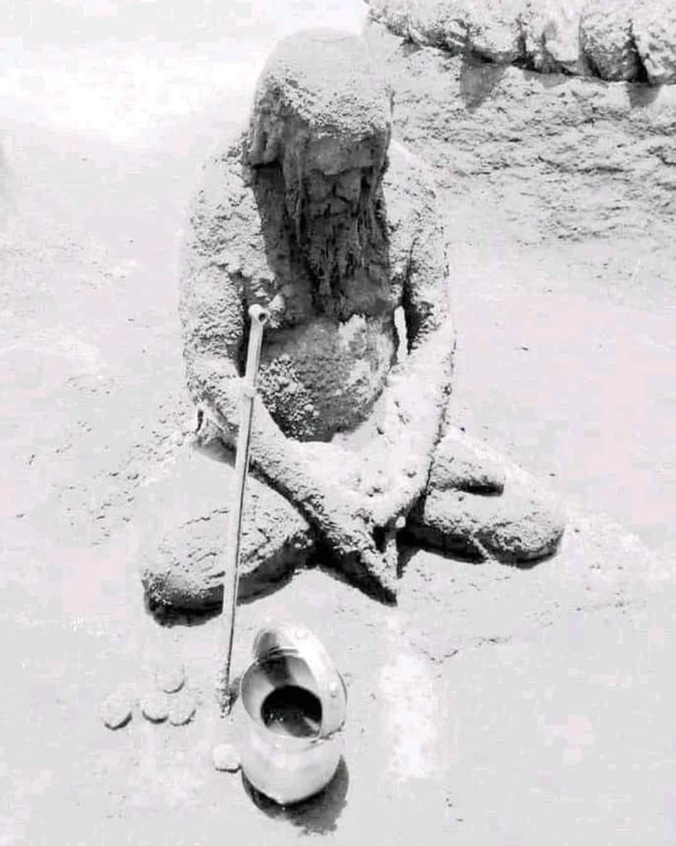 devraj_aks's tweet image. ऐसी तपस्या , हठ और साधना सिर्फ सनातन में है ऐसे एक नहीं हजारो उदहारण हैं जब अपनी इंद्रियों को जीत लिया गया हो ऐसे उदहारण अन्य किसी संस्कृति या मजहब में नही दिखता है जय हो सत्य सनातन की ।
क्या कोई मुस्लिम य़ा ईसाई कभी मिला इस तरह तपस्या करते।