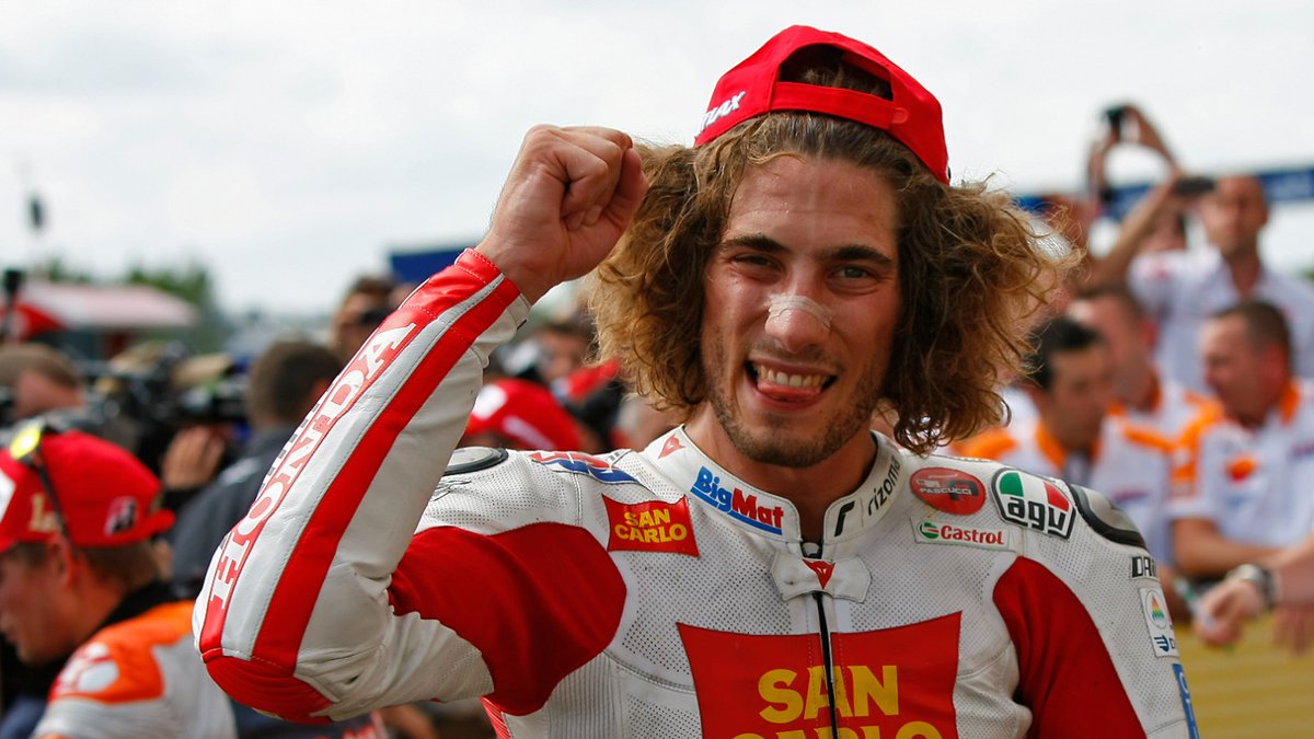 2WheelsforLife's tweet photo. The late, great Marco Simoncelli would have turned 35 today ❤️

📸 @MotoGP

#SuperSic58 #Sic58 #marcosimoncelli #motogp https://t.co/MSmN5Cy7a2
