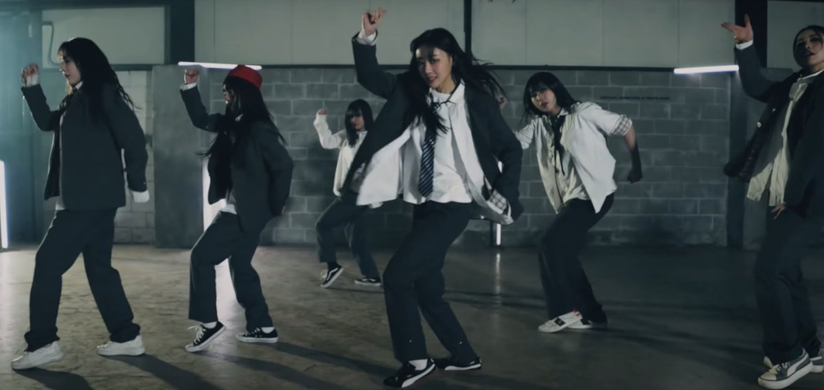 Lee Youngji on Youtube - Growl (2022 Girls ver)

ft. #LOONA Yves

youtube.com/watch?v=jxjqQU…