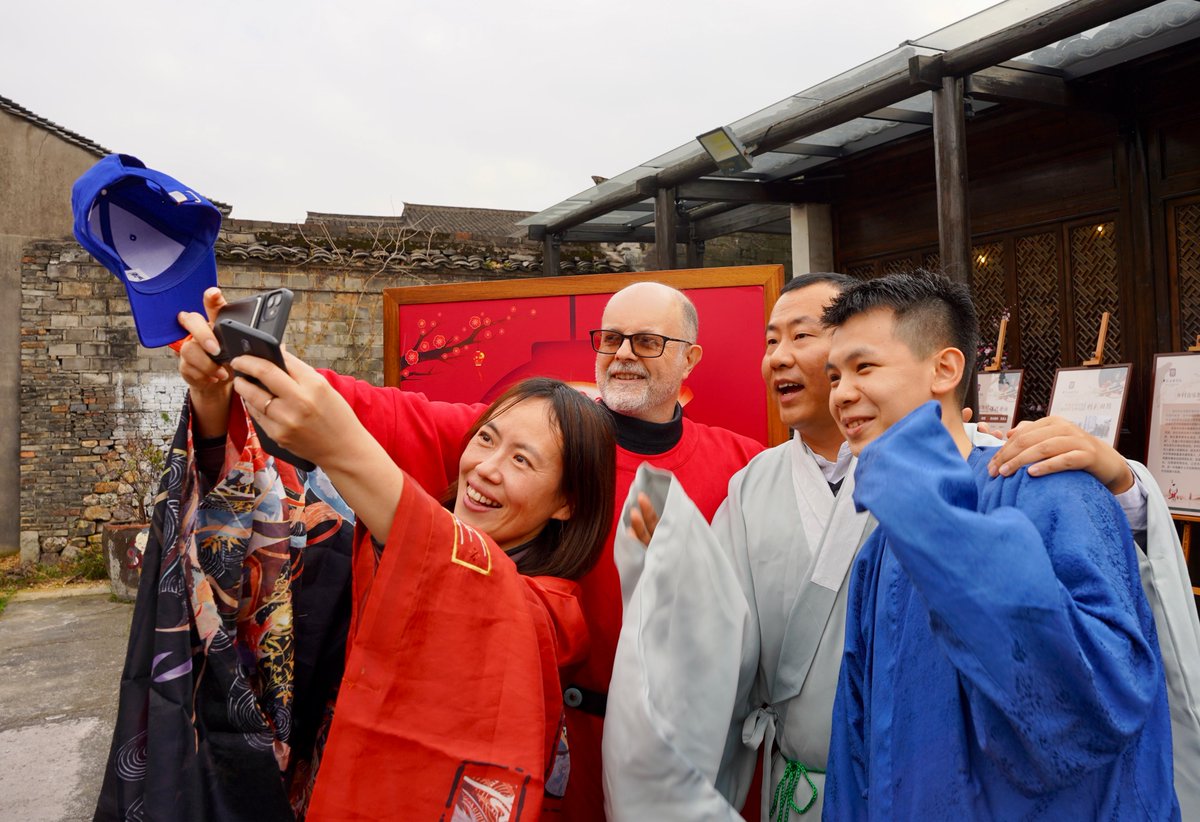 With Lunar New Year fast approaching, staff and students hailing from 15 different countries had the opportunity to try local new year traditions such as bamboo weaving and making rice cakes in Dongwu town. The Spring Festival banquet was especially popular! #WeAreUoN