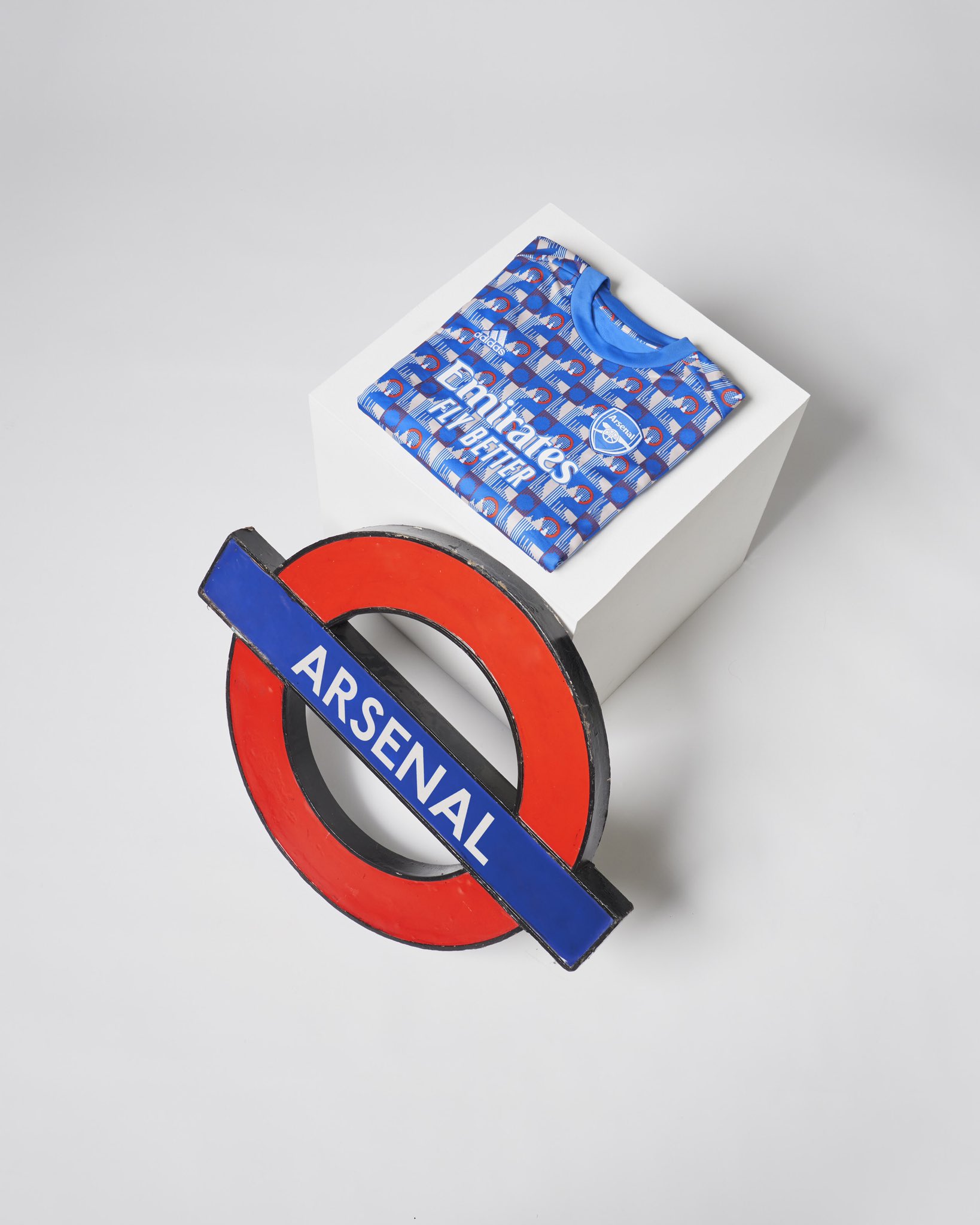 adidas UK on Twitter: "Travel to The Arsenal in style with the limited-edition @Arsenal Oyster Card, designed by London-based artist @Reubendangerman. ​Grab some x TfL gear and claim your bespoke card