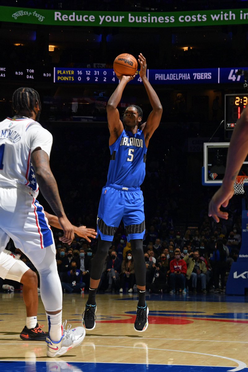 ParlonsNBA's tweet image. Belle perf’ de Mo Bamba malgré la défaite. 

32 points 
4 rebonds 
3 blocks 
80% FG
7/8 à 3-pts

7 tirs à 3-pts est le nouveau record de franchise pour un pivot ✔️