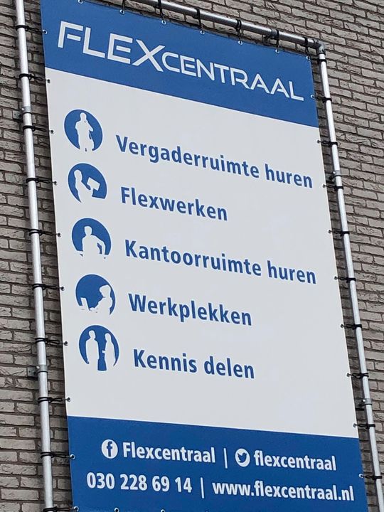 flexcentraal's tweet photo. Er zijn kleinere #kantoren per maand (of per week!!) te huur @flexcentraal! vanaf 20 m2 op begane grond of 1e verdieping vlakbij #utrecht #baarn #dendolder #soest #hilversum #debilt #bilthoven #NS Station #zeist  #maartensdijk #vrouwelijkeondernemer #werkplek #office #space https://t.co/dGpsmny7qF