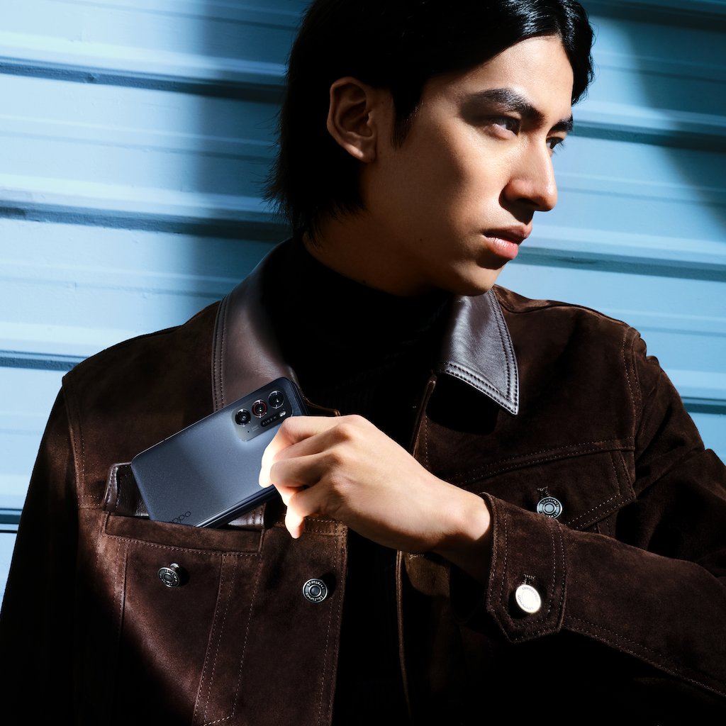 oppo's tweet photo. Jacket 🧥 or jeans 👖 ?
The #OPPOFindN is compact enough for ANY pocket 😉
Where do you usually put your smartphone? https://t.co/jHltgXK91O