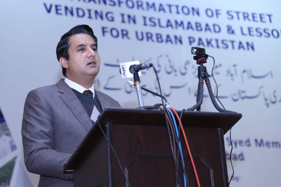 PIDE_PSE's tweet photo. ہماری جامعات وہ بچے پیدانہیں کررہی جن کونوکریاں دی جائیں،نوکریاں ہمارے پاس ویسے بھی نہیں ہیں، اس لیے چھوٹے کاروبار کے مواقع فراہم کرنے کے علاؤہ ہمارے پاس کوئی اور آپشن نہیں ہیں۔
وائس چانسلرپائیڈڈاکٹرندیم الحق
@nadeemhaque @durre_nayab_
@dcislamabad @ShujaatSohal @Ehsaas_Pk https://t.co/CRe6FAvt3J