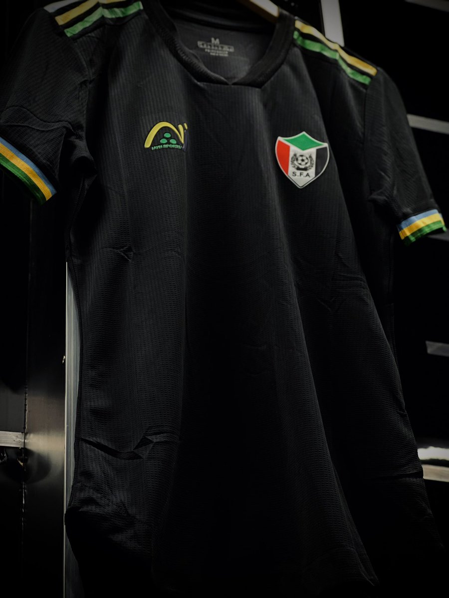 zayn_sports's tweet photo. ب ألوان تحمل علم السودان القديم❤️🥺
خامة الشعيرات الحديثة التي ترونها بتصاميم  الاندية الاوربية🔥
هذا ابسط مايمكن ان نقدمه ك متجر لمشجعي المنتخب الوطني
 💙❤️
شكرا لانكم ظللتم تحفزون لاعبين منتخبكم الوطني بالكلام الايجابي رغم الهزيمة دعما للمستوى الجميل الذي قدموه ❤️ https://t.co/8wR233KLAw
