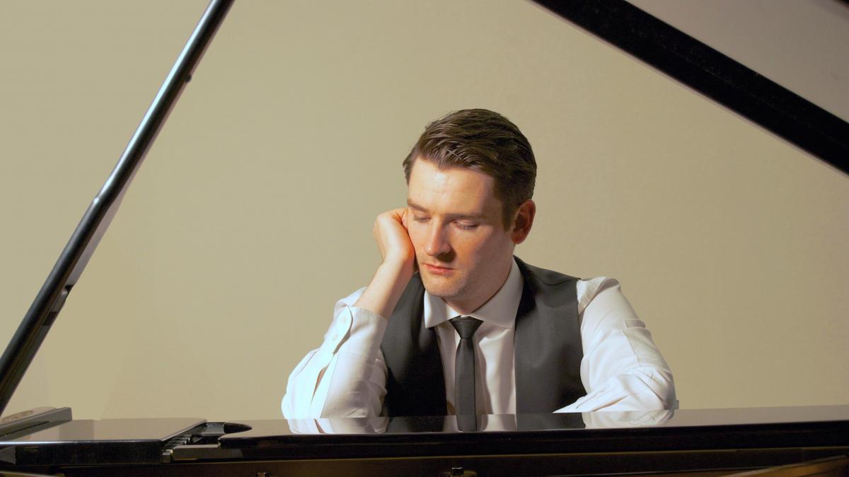 PavilionTheatre's tweet photo. Tune into @martylyricfm on @RTElyricfm at 9.30am to hear from award-winning Irish pianist @michaelcmchale ahead of his concert with The Vanbrugh this Saturday at Pavilion Theatre!
https://t.co/sjKDQDInx7 https://t.co/4d9PyvImjy