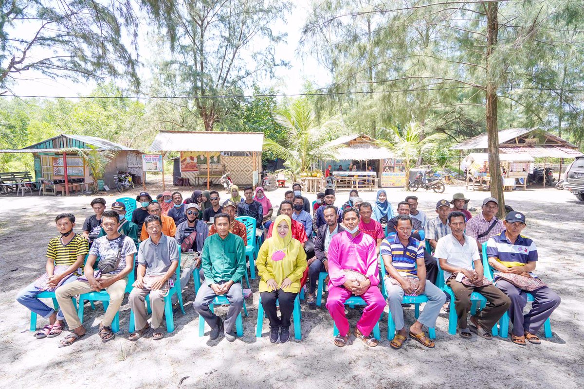 Intsiawati's tweet photo. Silaturahmi dan Menyerap Aspirasi Nelayan Tanjung Lapin, Desa Tanjung Punak, Kecamatan Rupat Utara, Kabupaten Bengkalis.

#dpdri #intsiawati #nelayan #latepost https://t.co/poEjI8179U