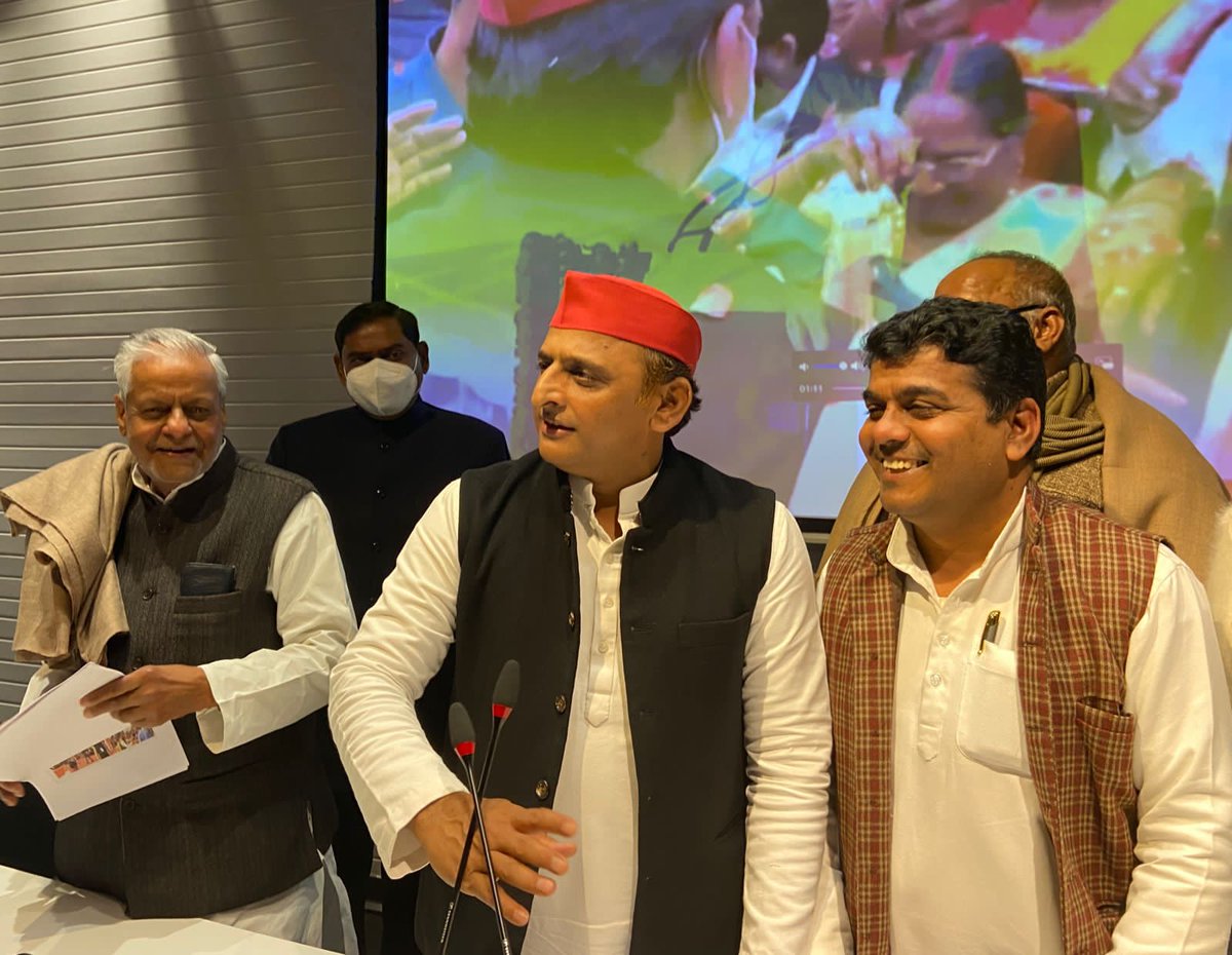 vijaykbandhu's tweet photo. शुक्रिया अखिलेश, लाखों कर्मचारियों का मुद्दा रखने के लिए आभार
 #voteforOPS का मुद्दा बना राष्ट्रीय…
@yadavakhilesh
@samajwadiparty
*विजय कुमार’बंधु’* https://t.co/qmwJ41C1rM