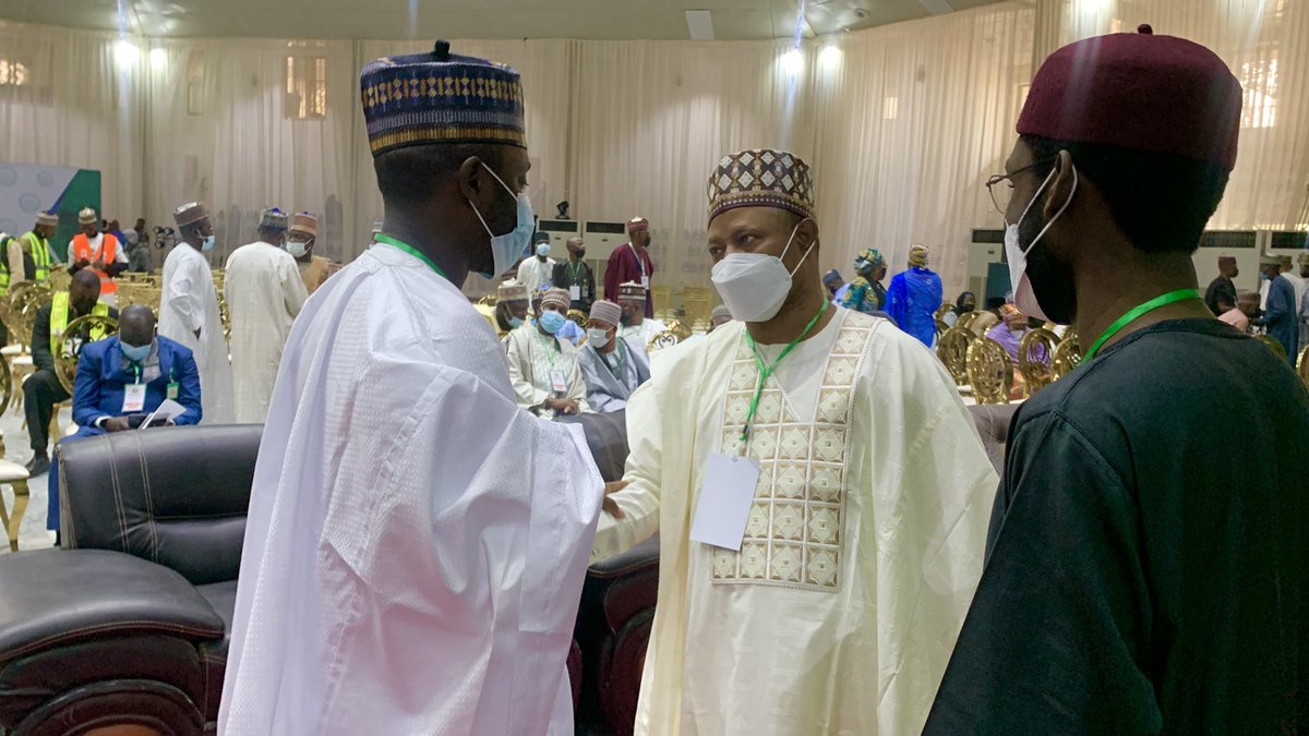 OzoMusty's tweet photo. Senator @UbaSaniUS Exchanging Pleasantries With Other Guests As He Arrives The Venue For The #KadunaUrbanRenewal Commissioning. #PMBInKaduna https://t.co/4emFmYUlZJ