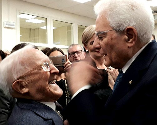 Salutiamo e ringraziamo #SergioLepri che oggi ci ha lasciato a 102 anni di età. Partigiano, direttore @Agenzia_Ansa e mille altre cose. 'Che l’ignoranza non vada al potere o, se c’è già, non ci resti...' scrisse nel 2019 su Articolo21 (di cui è stato tra i fondatori)