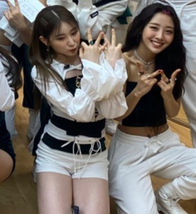 FeatherJmeee's tweet photo. LEE CHAEYEON &amp; YVES in one sentence feels like a dream...

LET ALONE SEEING THESE 2 BESIDE EACH OTHER ONCE AGAIN😭❤️‍🔥 https://t.co/hTBfDOPZoZ
