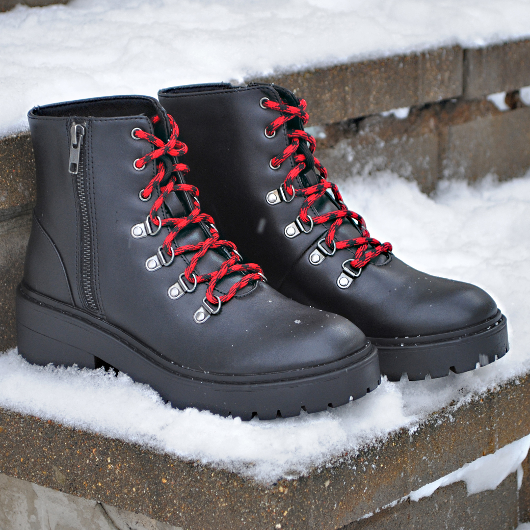 SkechersIndia's tweet photo. Winters never looked so stylish.

Shop now: https://t.co/6uczHdNtFw

#Boots #WeekendBest #WomenStyle #SkechersIndia https://t.co/dINZJL1Mlx