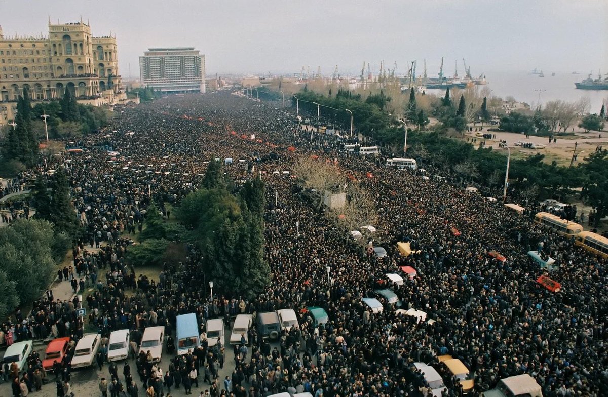 Azr25562282's tweet photo. People of #Azerbaijan announced January 20th the day of #Independence. #BlackJanuary #20January1990 https://t.co/dkMPfC4Kmi