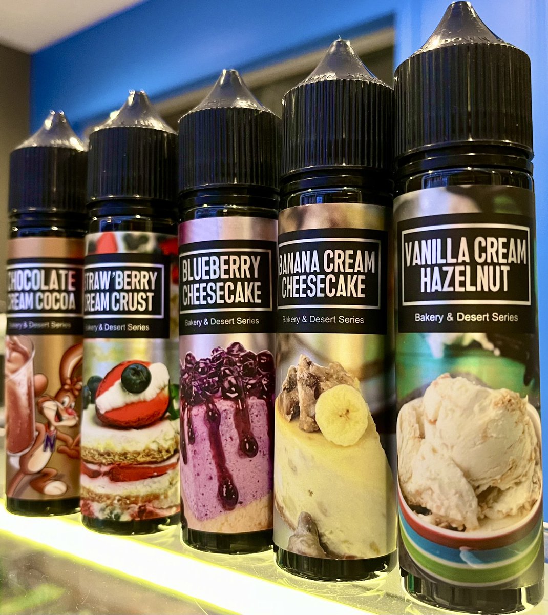 店頭で人気のスイーツ系リキッド、「 Bakery &amp; Desert 」🧀🍌🍓🫐🍰💜

3種類新入荷しました😊✨

icevapeshop.com/product-list?k…