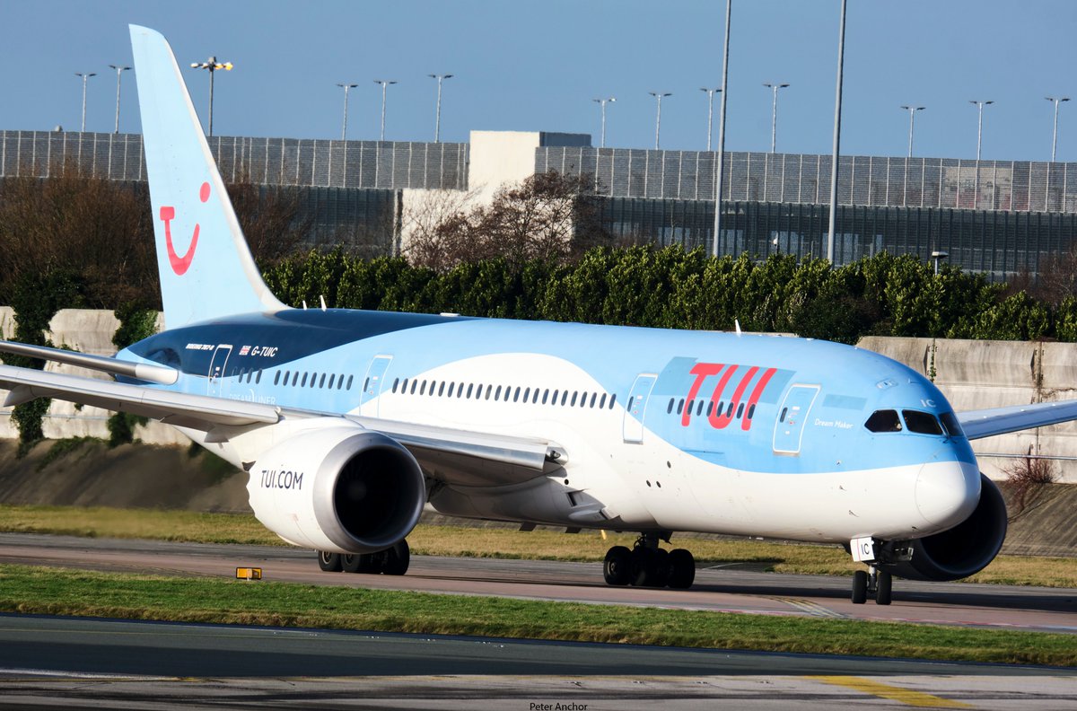 Peter34080554's tweet photo. Today's post features the stunning @TUIUK @Boeing B787 G-TUIC in some stunning light awaiting to line up on Runway 23R on route to Varadero from @manairport taken earlier this month #Dreamliner #Boeing #Manchester #boeing787 #Varadero @avgeek__ @avgeekjoseph https://t.co/8fxwJTDAgT