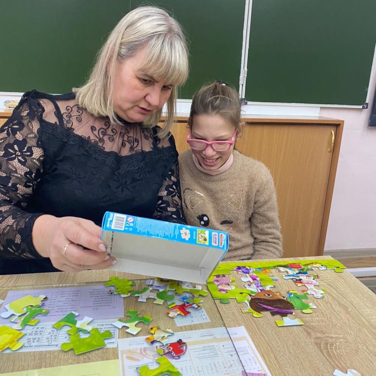 SintshHb's tweet photo. Собираем мозаику 🧩😉

#КГБОУШ��6 #ШколаИнтернат6 #Школа #Дети #ОВЗ #Знания #ХабаровскийКрай #Хабаровск #Январь #Зима #Россия #ШкольныеБудни #Мозаика https://t.co/a99oM2QDx7