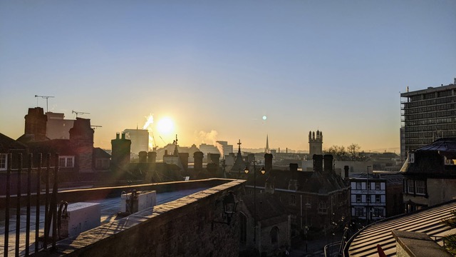 HelloMeanwhile's tweet image. Loving these sunny, crisp mornings in Bristol (especially when you&apos;re looking out from a warm cosy office with a steamy cup of tea ☕)

#cutecommute #itsbloodycoldoutthere