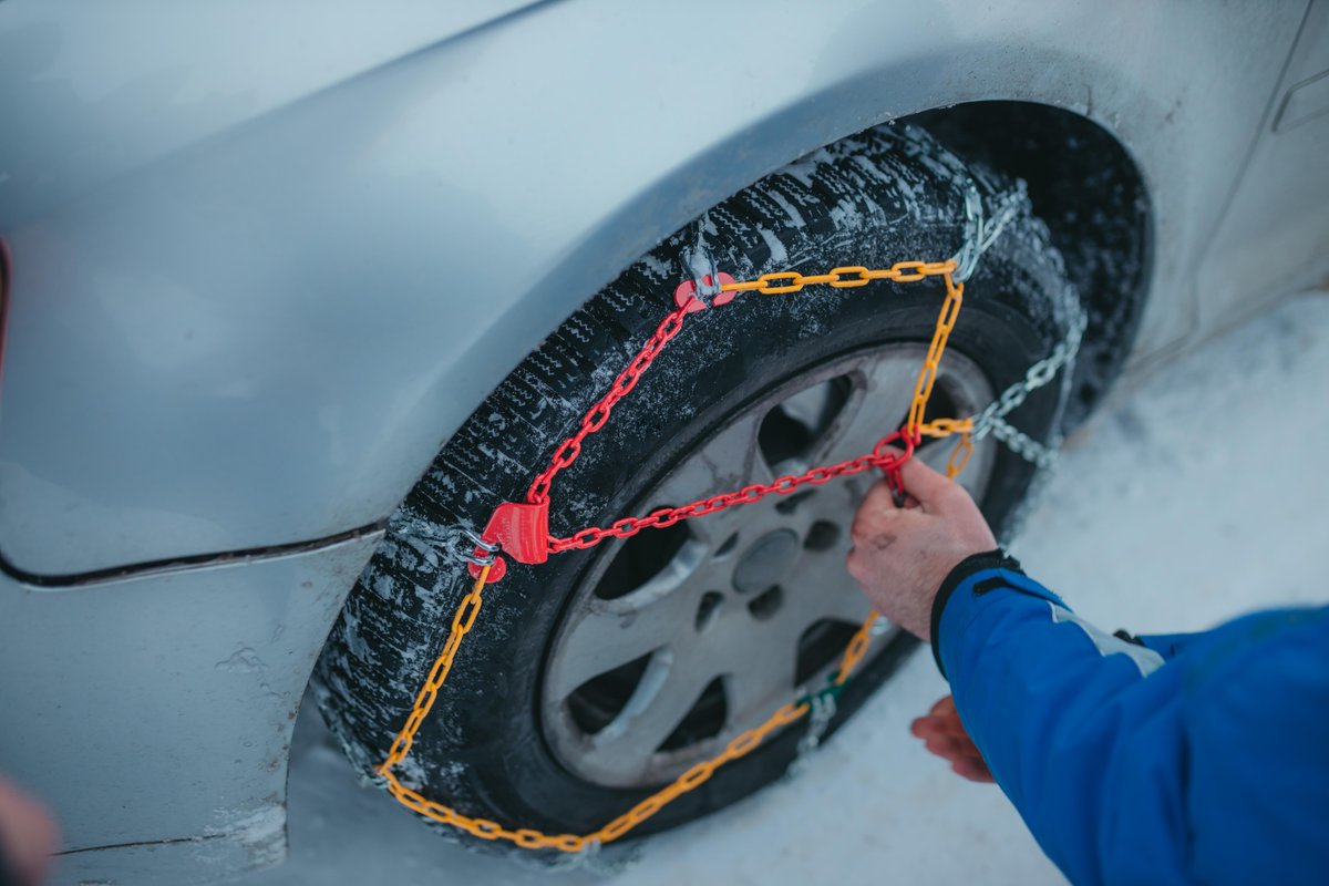 BudgetNederland's tweet photo. Reist u naar Italië deze winter? Sneeuwkettingen of winterbanden zijn wettelijk verplicht in bergachtige gebieden. Daarom voegen we ze automatisch toe aan uw reservering. Deze optie kunt u uitschakelen wanneer u uw eigen sneeuwkettingen gebruikt. https://t.co/mTpzSipVNF
