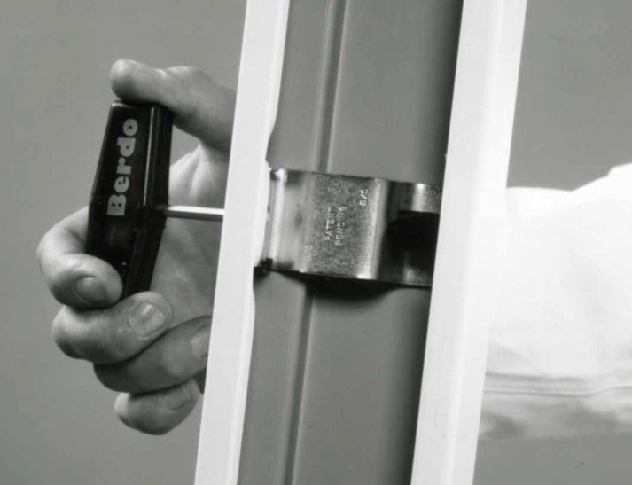 Berkvens brengt in 1982 het stalen montagekozijn op de markt en zorgt voor een revolutie in de bouwwereld. Dit nieuwe product is enorm belangrijk geweest voor de ontwikkeling van het bedrijf. 
Meer over onze geschiedenis: hubs.ly/Q010VvhC0

#terugblik #terugindetijd #berdo