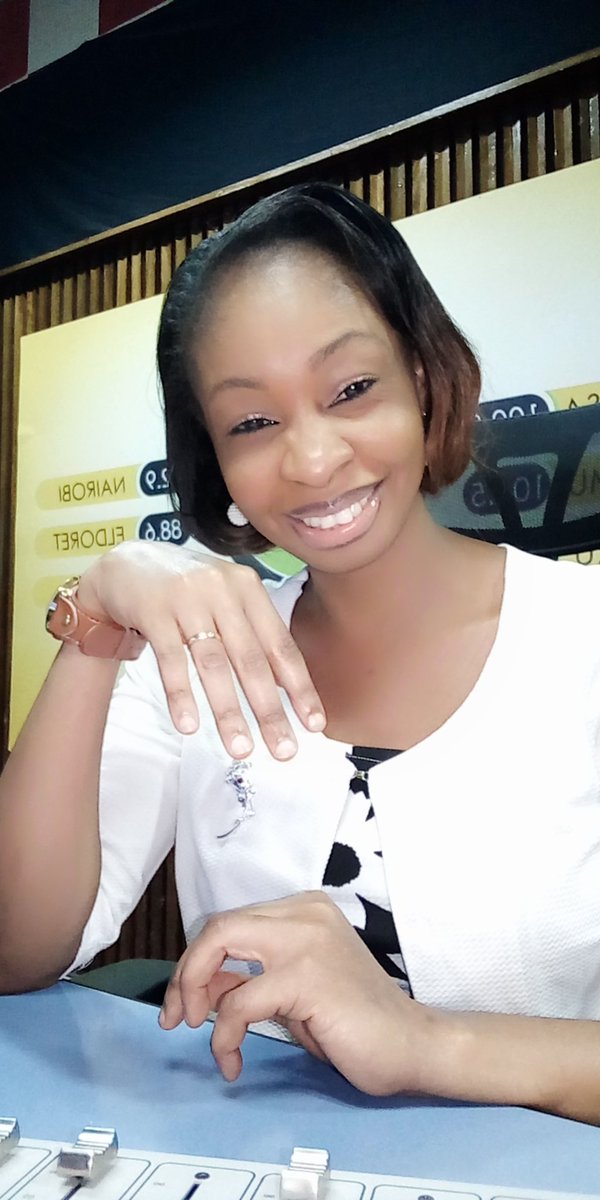 By Shore I love you baibe...the baby to the Sun...the sun to the....?
Nani akumbuka huu wimbo wa mchezo wa Kitoto?
Njoo tukumbushane zaidi kwenye #Tafrija <a href="/RadioTaifaFM/">KBC Radio Taifa</a> 
<a href="/mwamkondo/">Rashid Mwamkondo</a> na <a href="/Mtotomzuri001/">Mtoto Mzuri-SuperChonnie</a> 
Leo mambo ki TbT