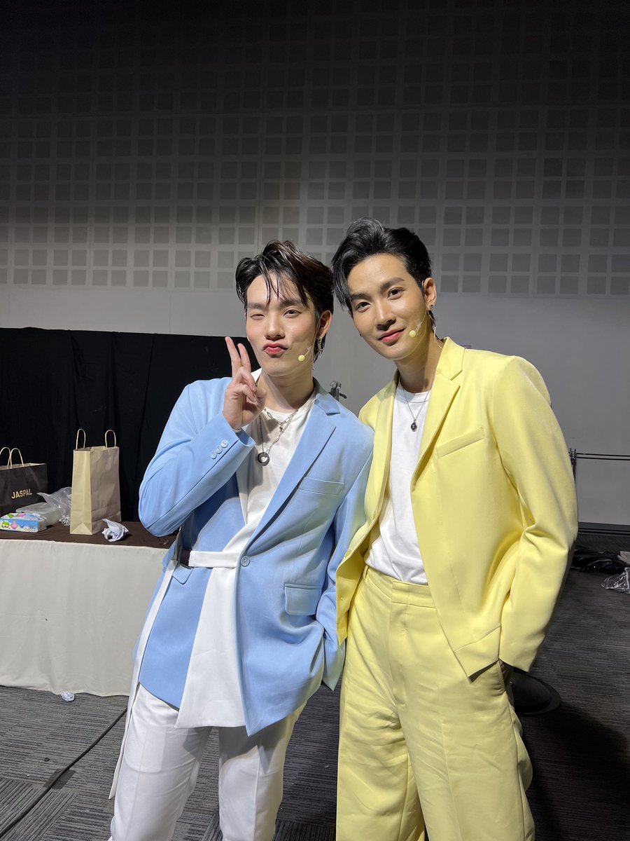 Viu_TH's tweet image. คู่นี้เขายิ้มทีไร โลกสดใสทุกที🌞

ช่องทาง Live Stream 📌
Youtube 👉🏻 youtu.be/Wk88WtRrV2I

Facebook Viu Thailand 👉🏻 facebook.com/events/3077678…

#ViuTheDifference
#ViuOriginalLineUp2022